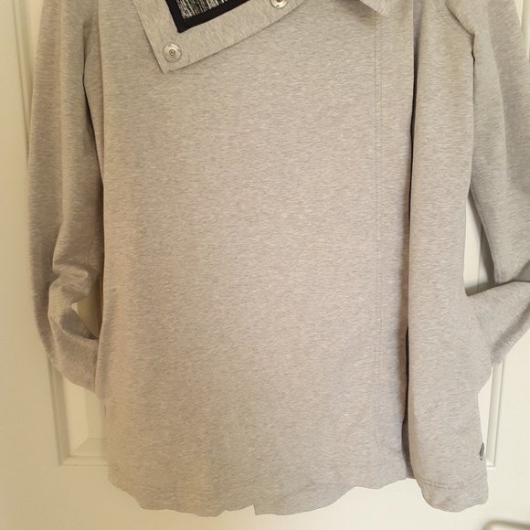 Lululemon Savasana Wrap Light Gray Size 8 - Picture 6 of 11